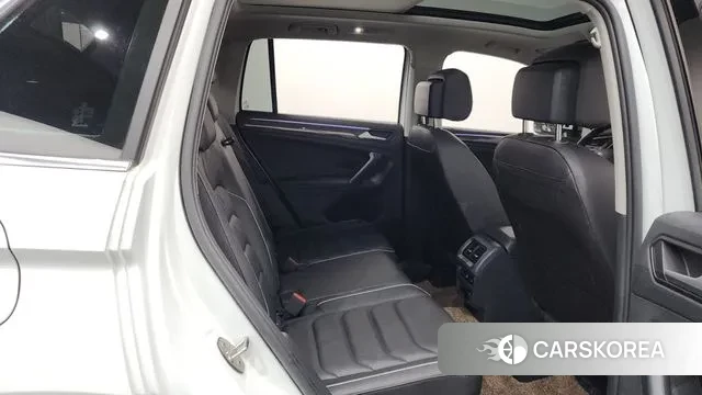 Volkswagen Tiguan second Generation 2024 Белый из Кореи, фото 3