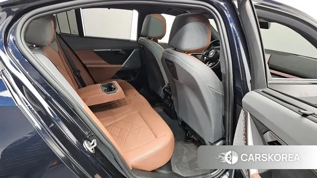 BMW 5 Series (G60) 2024 Черный из Кореи, фото 3