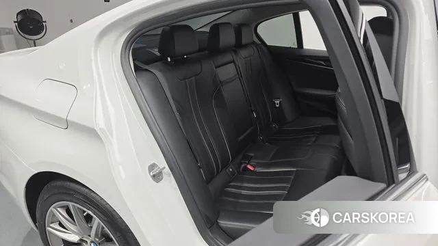 BMW 5 Series (G30) 2018 Белый из Кореи, фото 3