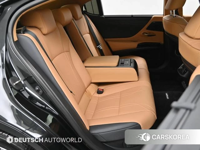 Lexus ES300h 7th generation 2025 Черный из Кореи, фото 3