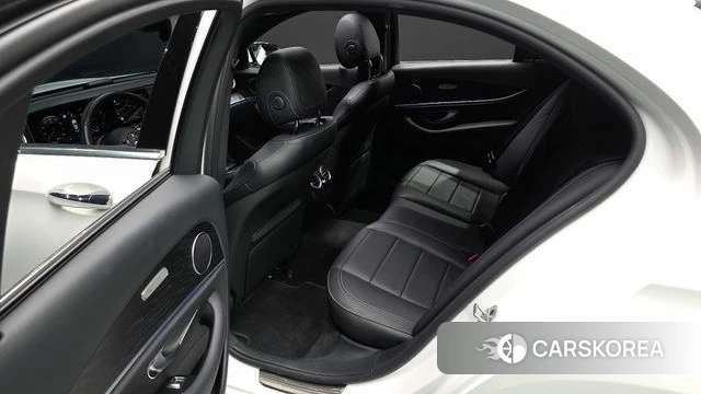 Mercedes-Benz E-Class W213 2023 Белый из Кореи, фото 3