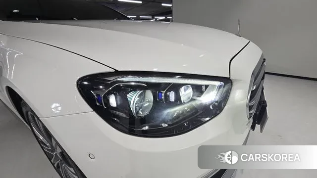 Mercedes-Benz E-Class W213 2021 Белый из Кореи, фото 3