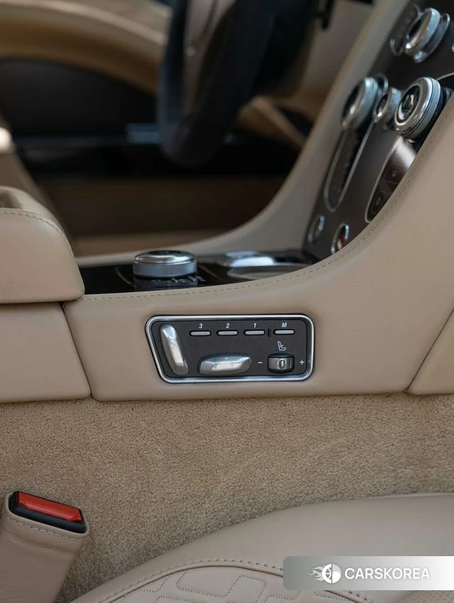 Aston Martin Rapide 2019 Черный из Китая, фото 3