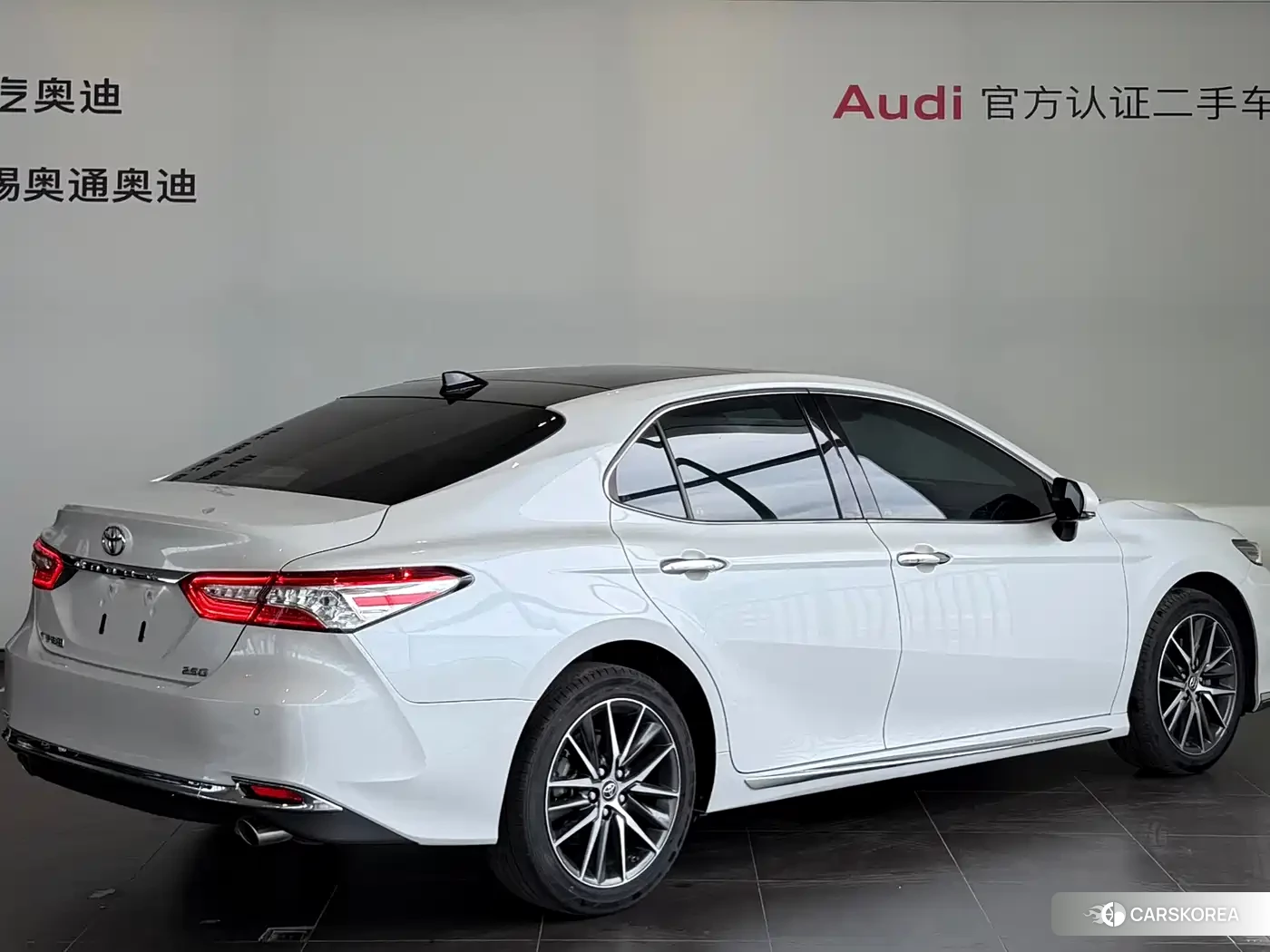 Toyota Camry 2024 Белый из Китая, фото 3