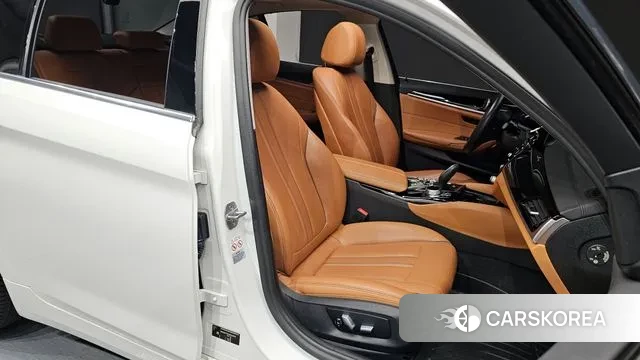 BMW 5 Series (G30) 2018 Белый из Кореи, фото 3