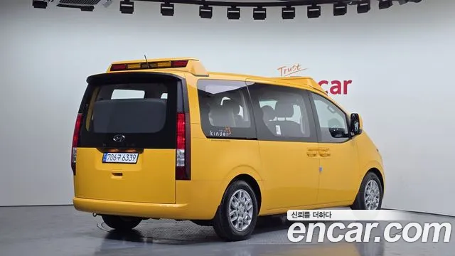 Hyundai Staria 2023 Желтый из Кореи, фото 3