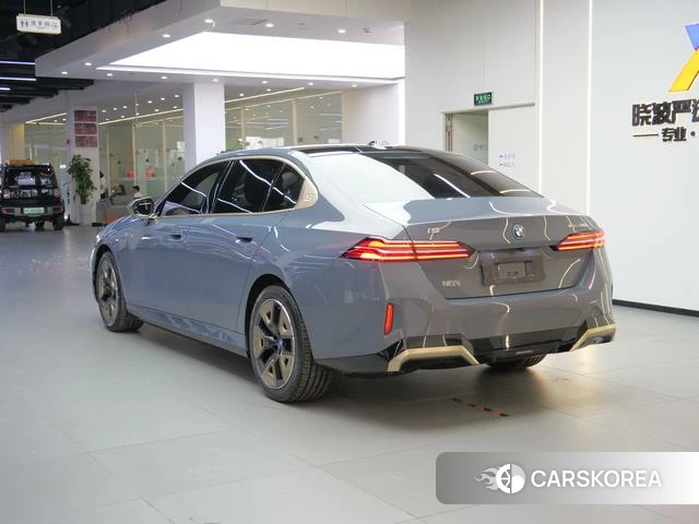 BMW i5 2024 Темно-серый из Китая, фото 3