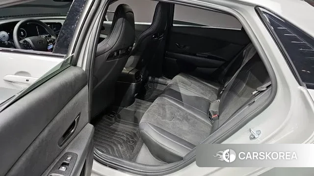 Hyundai The New Avante (CN7) 2024 Серебристо-серый из Кореи, фото 3