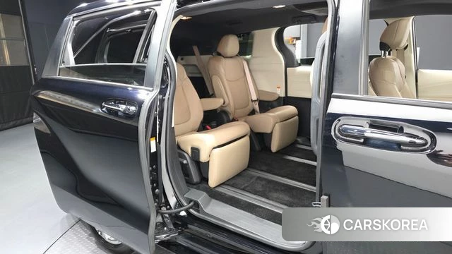 Toyota Sienna 4th Generation 2021 Черный из Кореи, фото 3