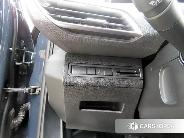 Peugeot 3008 second generation 2018 Серый из Кореи, фото 3