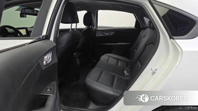 Kia The New K3 2nd generation 2022 Белый из Кореи, фото 3