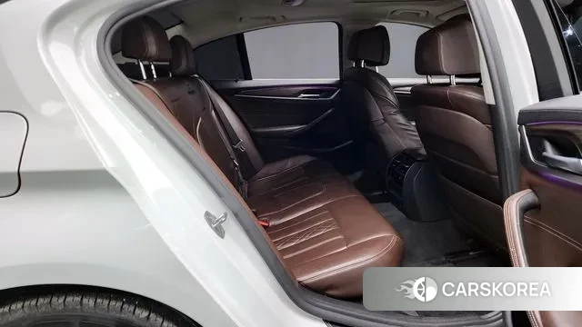 BMW 5 Series (G30) 2018 Белый из Кореи, фото 3