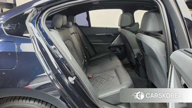 BMW 5 Series (G60) 2025 Черный из Кореи, фото 3