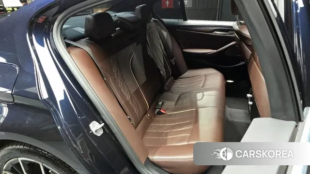 BMW 5 Series (G30) 2021 Черный из Кореи, фото 3