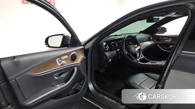 Mercedes-Benz E-Class W213 2021 Серый из Кореи, фото 3