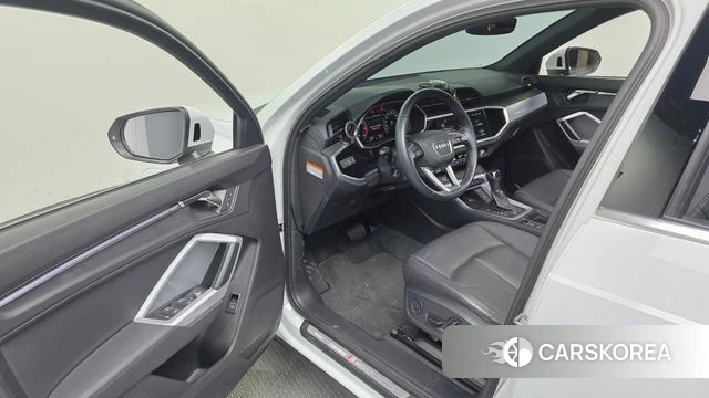 Audi Q3 (F3) 2022 Белый из Кореи, фото 3