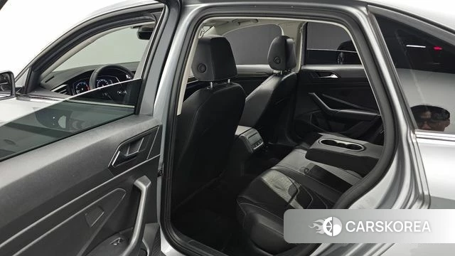 Volkswagen 7th Generation of Jetta 2021 Серебристо-серый из Кореи, фото 3