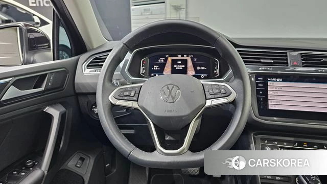 Volkswagen Tiguan second Generation 2024 Черный из Кореи, фото 3