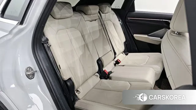 Audi Q3 (F3) 2022 Белый из Кореи, фото 3