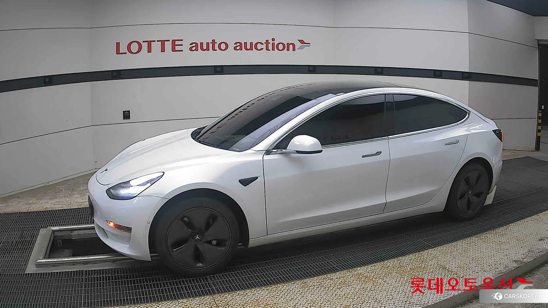 Tesla Model 3 Standard Range Plus RWD 2020 Pearl White Multi-coat из Кореи, фото 3