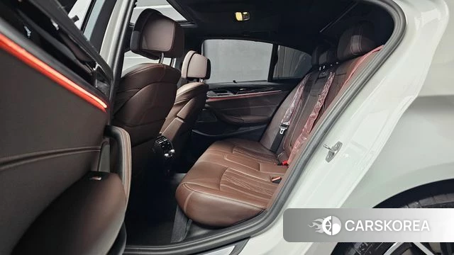 BMW 5 Series (G30) 2023 Белый из Кореи, фото 3