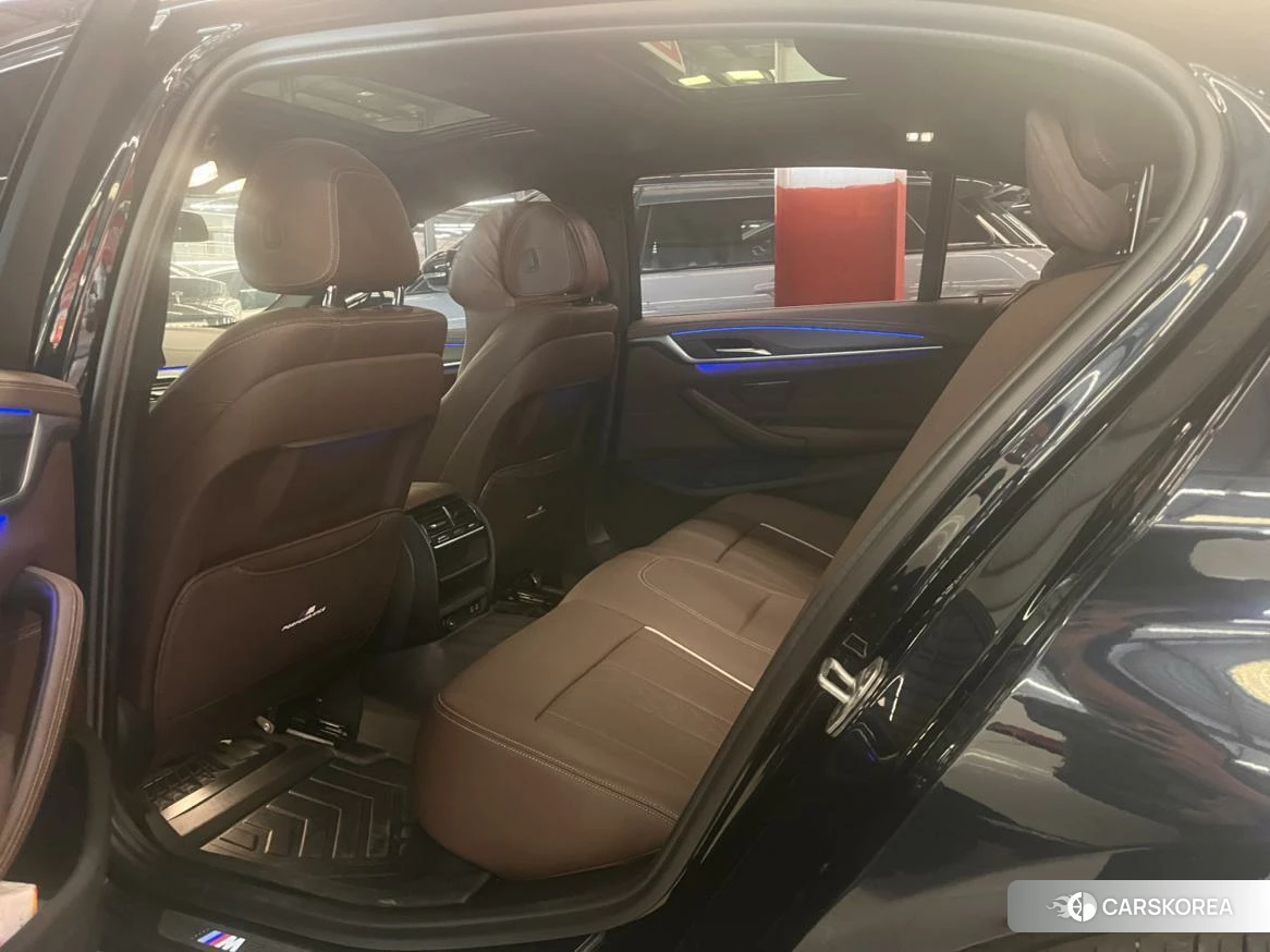 BMW 5 series 2021 Черный из Китая, фото 3