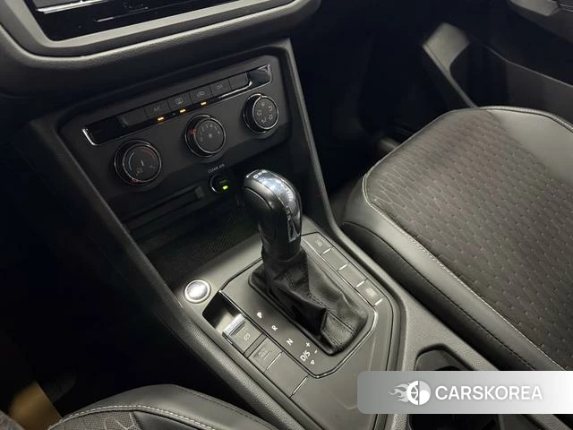 Volkswagen Tiguan L 2018 Серебристо-серый из Китая, фото 3