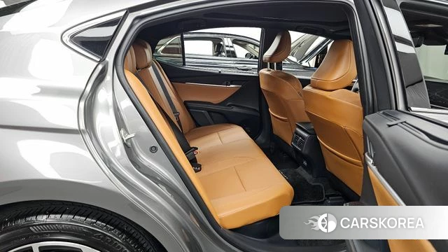 Toyota Camry (XV80) 2025 Серебристо-серый из Кореи, фото 3