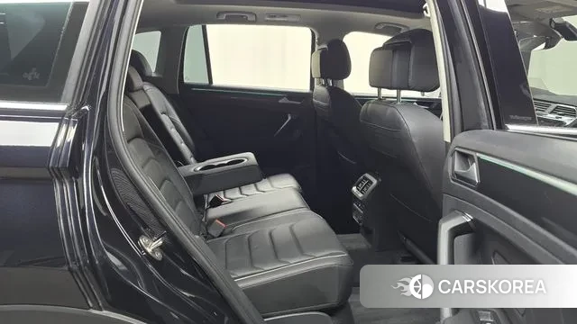 Volkswagen Tiguan second Generation 2023 Черный из Кореи, фото 3