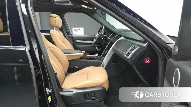 Land Rover Discovery 5 2024 Черный из Кореи, фото 3