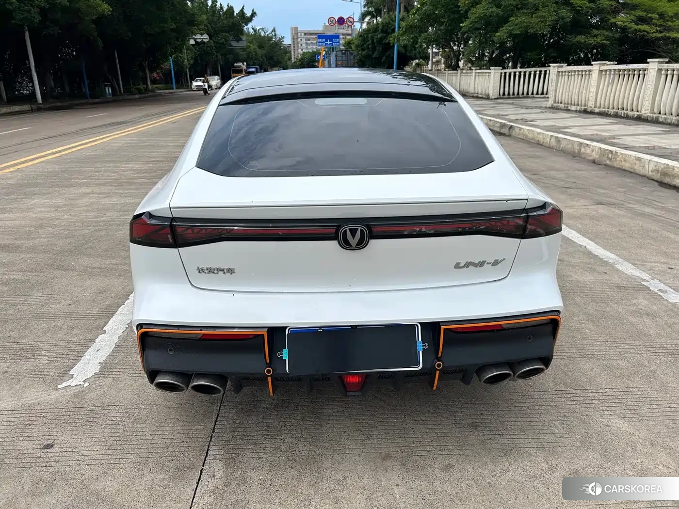 Chang'an UNI-V 2023 Белый из Китая, фото 3