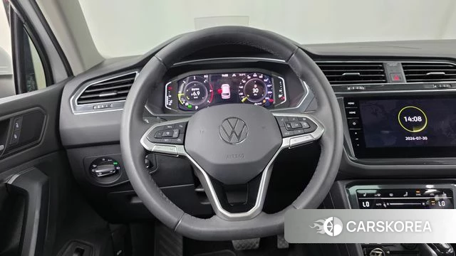 Volkswagen Tiguan second Generation 2024 Белый из Кореи, фото 3