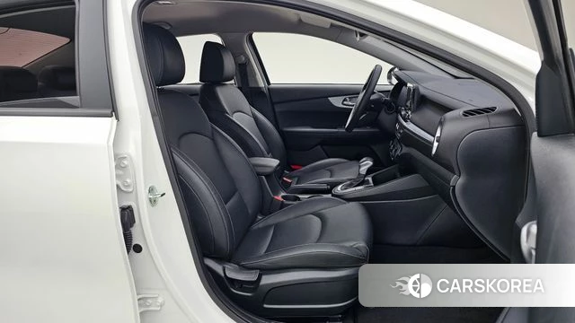 Kia The New K3 2nd generation 2022 Белый из Кореи, фото 3