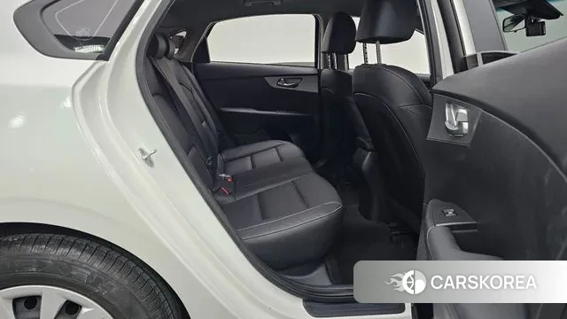 Kia The New K3 2nd generation 2021 Белый из Кореи, фото 3