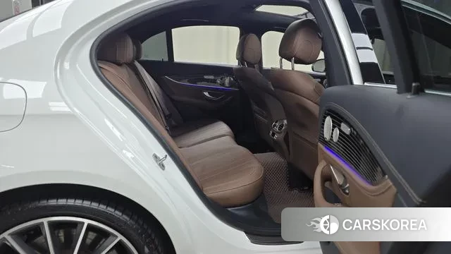 Mercedes-Benz E-Class W213 2023 Белый из Кореи, фото 3