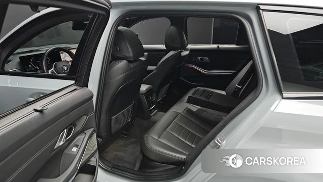 BMW 3 Series (G20) 2023 Серебристо-серый из Кореи, фото 3