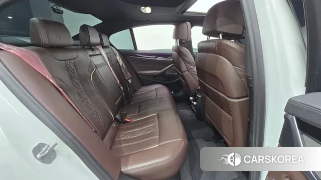 BMW 5 Series (G30) 2021 Белый из Кореи, фото 3