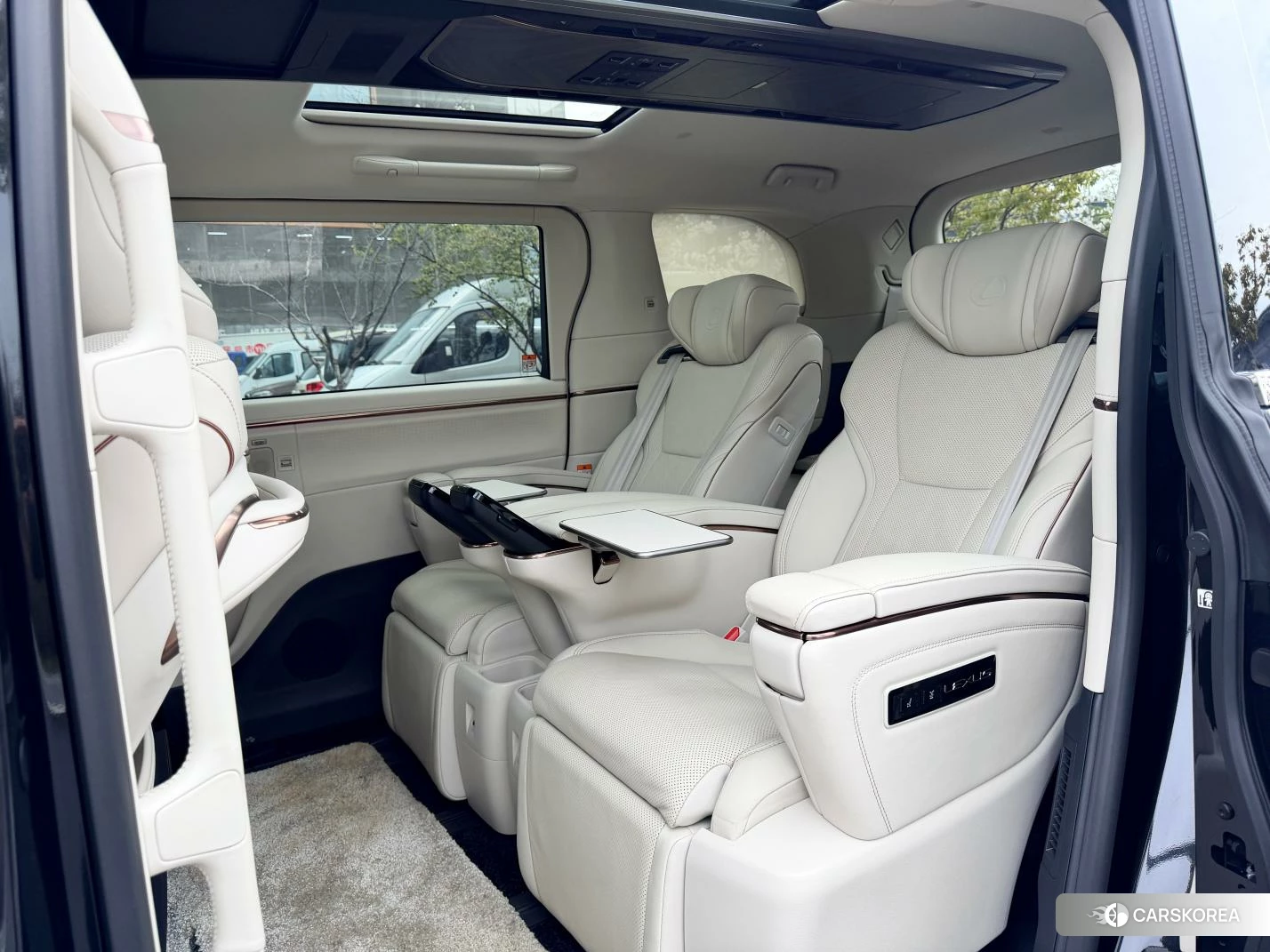 Lexus LM 2023 Черный из Китая, фото 3