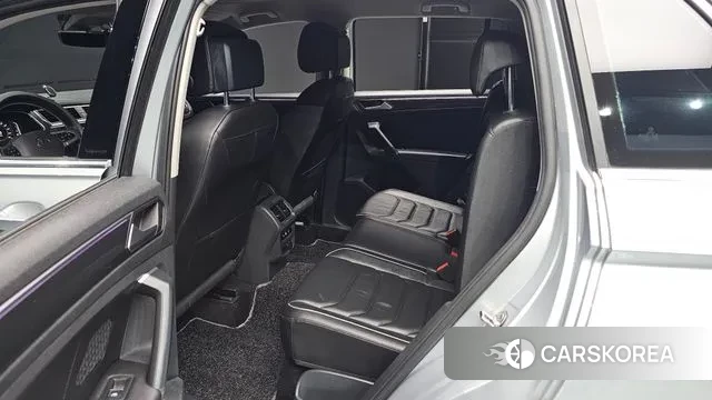 Volkswagen Tiguan second Generation 2022 Серебристо-серый из Кореи, фото 3