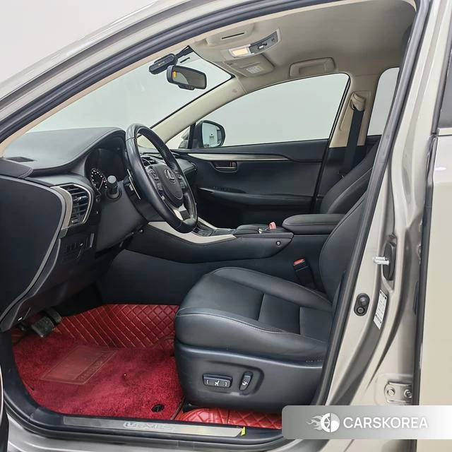 Lexus NX 2021 Серебристо-серый из Китая, фото 3