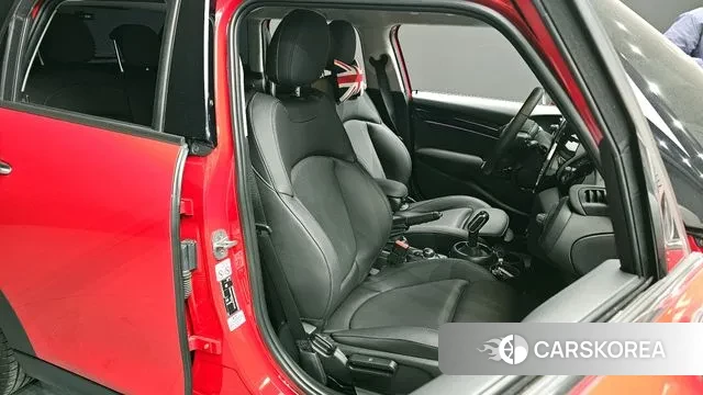 Mini Cooper 2023 Красный из Кореи, фото 3