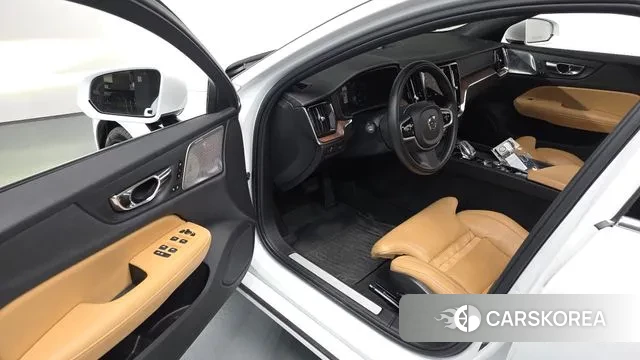 Volvo S60 3rd generation 2021 Белый из Кореи, фото 3