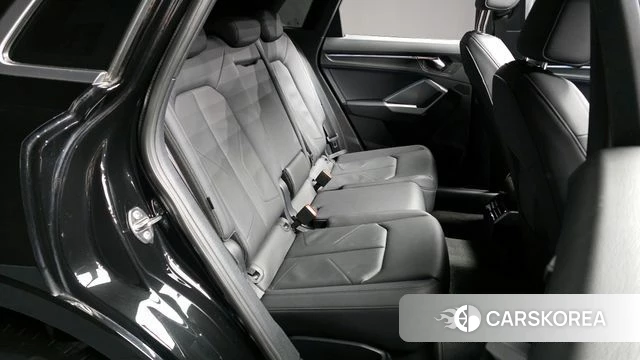 Audi Q3 (F3) 2023 Черный из Кореи, фото 3