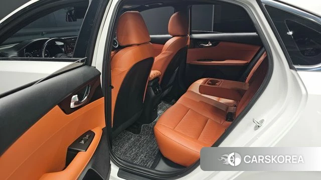 Kia The New K3 2nd generation 2023 Белый из Кореи, фото 3