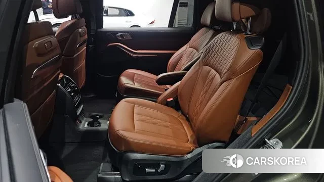 BMW X7 (G07) 2024 Песочный из Кореи, фото 3