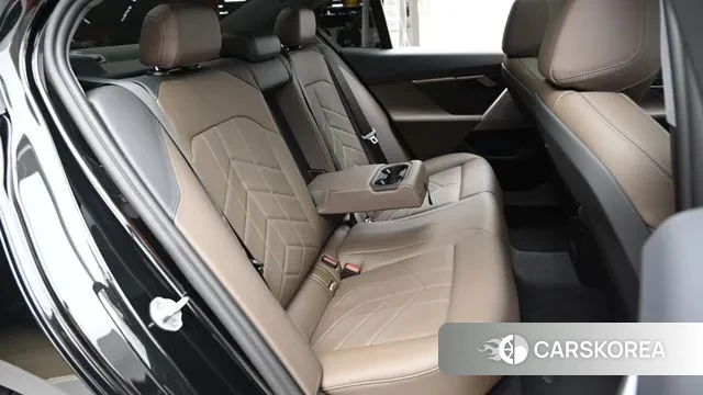 BMW 5 Series (G60) 2025 Черный из Кореи, фото 3