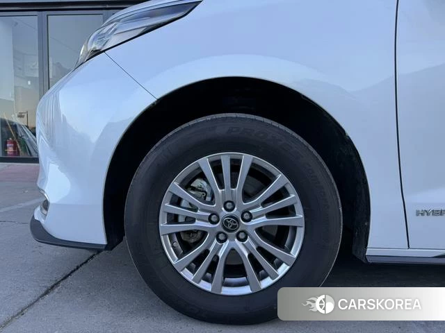 Toyota Saina 2022 Белый из Китая, фото 3