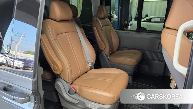 Hyundai Staria 2023 Серый из Кореи, фото 3