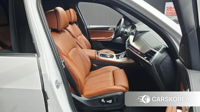 BMW X7 (G07) 2025 Белый из Кореи, фото 3