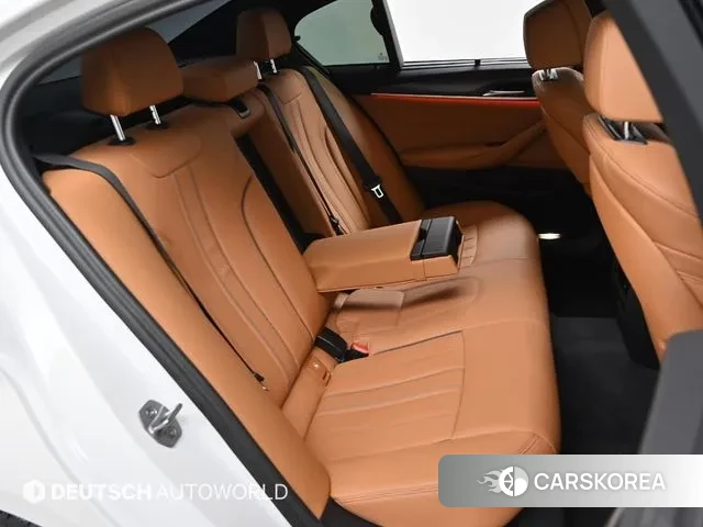 BMW 5 Series (G30) 2023 Белый из Кореи, фото 3